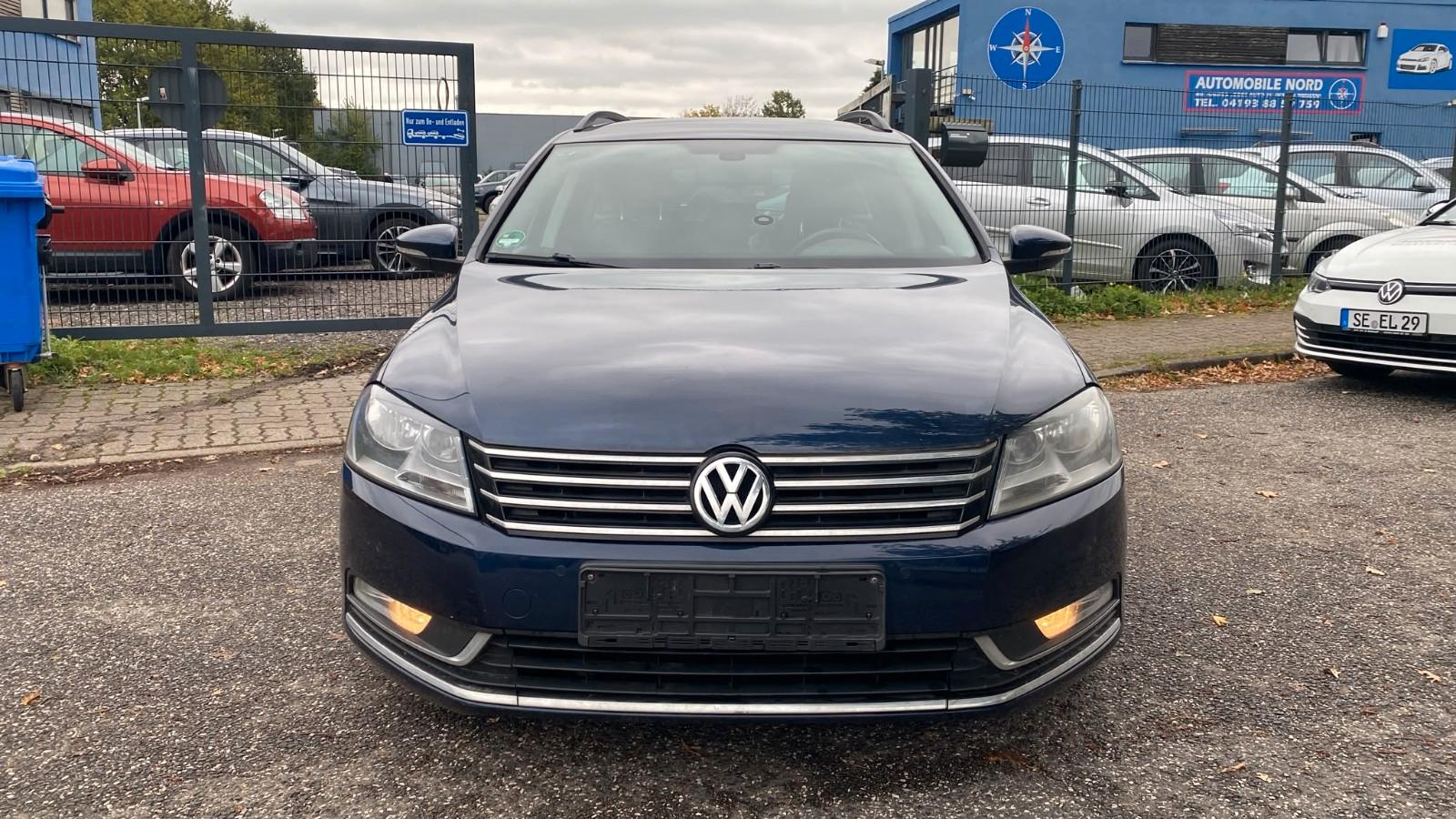 Volkswagen Passat 2011 — rear view