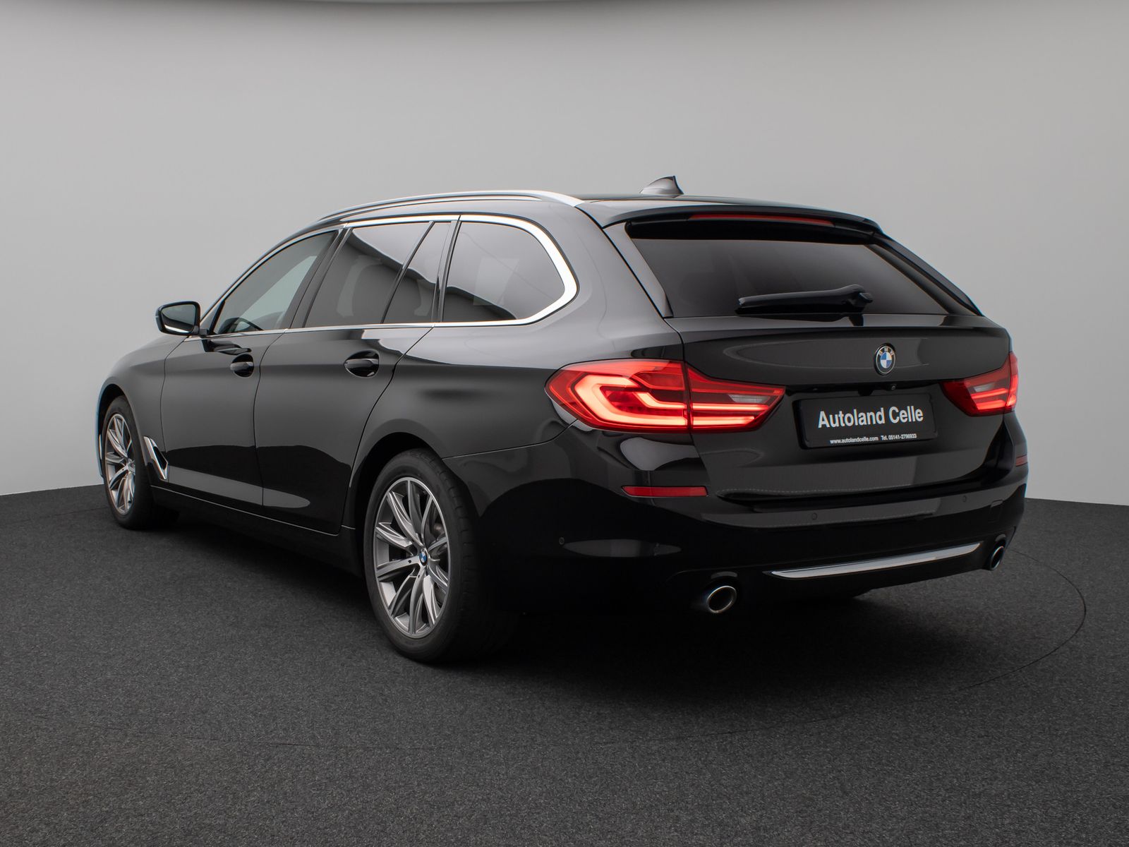 Fahrzeugabbildung BMW 520d Luxury Line Kamera HUD H/K Massage DisplKey