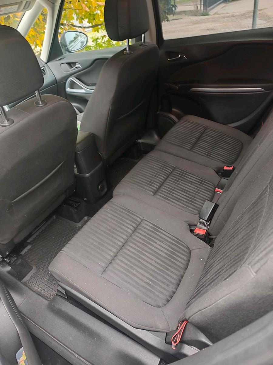 Opel Zafira 2012 — interior