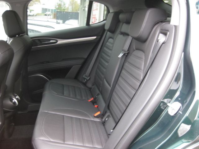 Fahrzeugabbildung Alfa Romeo Stelvio Veloce 2.2 16V AWD + Allrad + Panorama