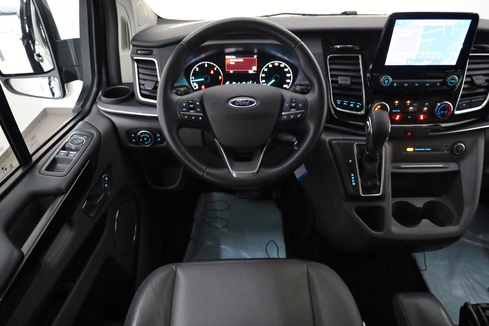 Fahrzeugabbildung Ford Transit Custom Titanium X Leder,Navi,ACC,8 Sitze