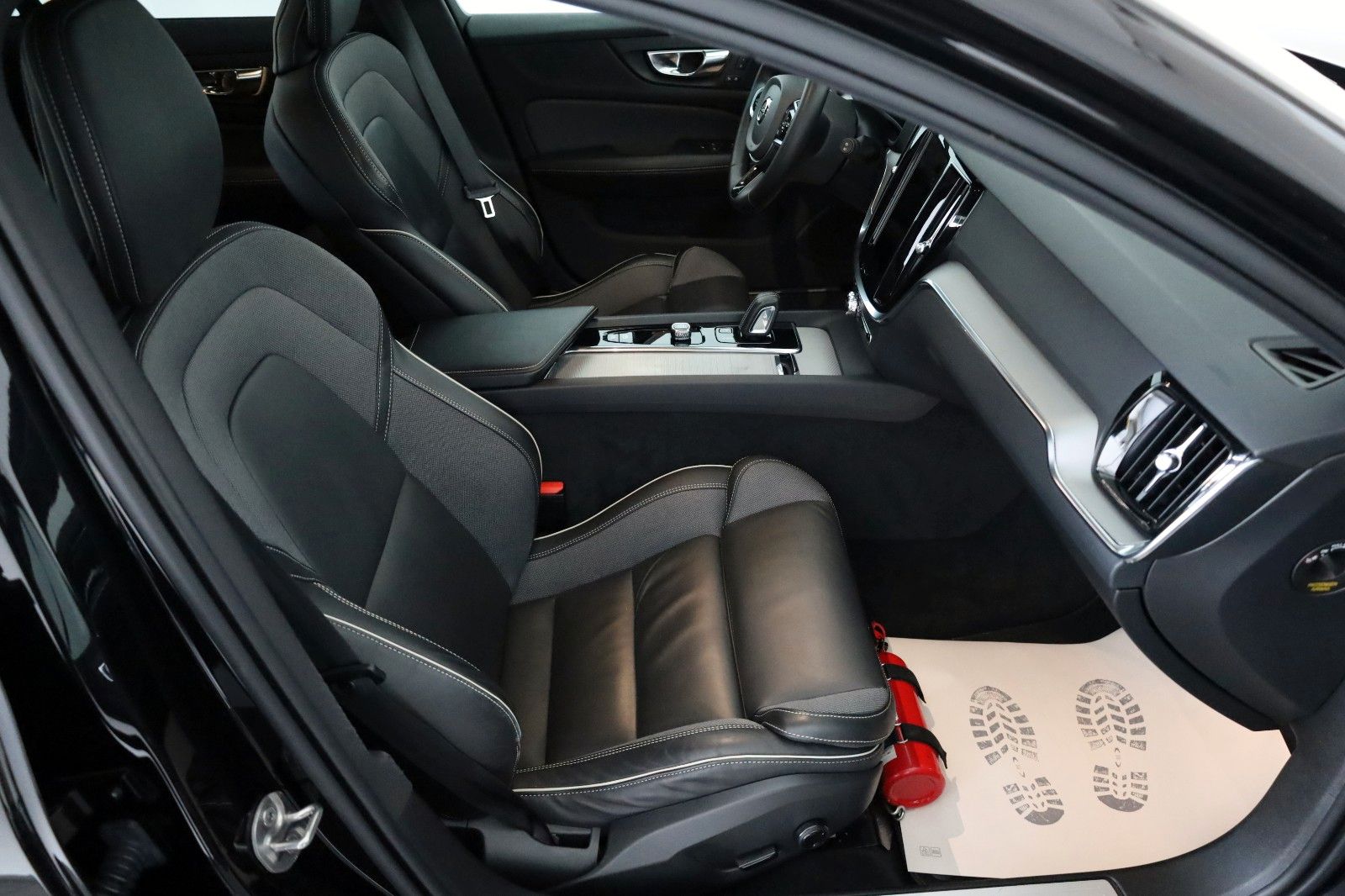 Fahrzeugabbildung Volvo V60 R Design,Leder,Sportsitz,Navi,LED,Memory,AHK
