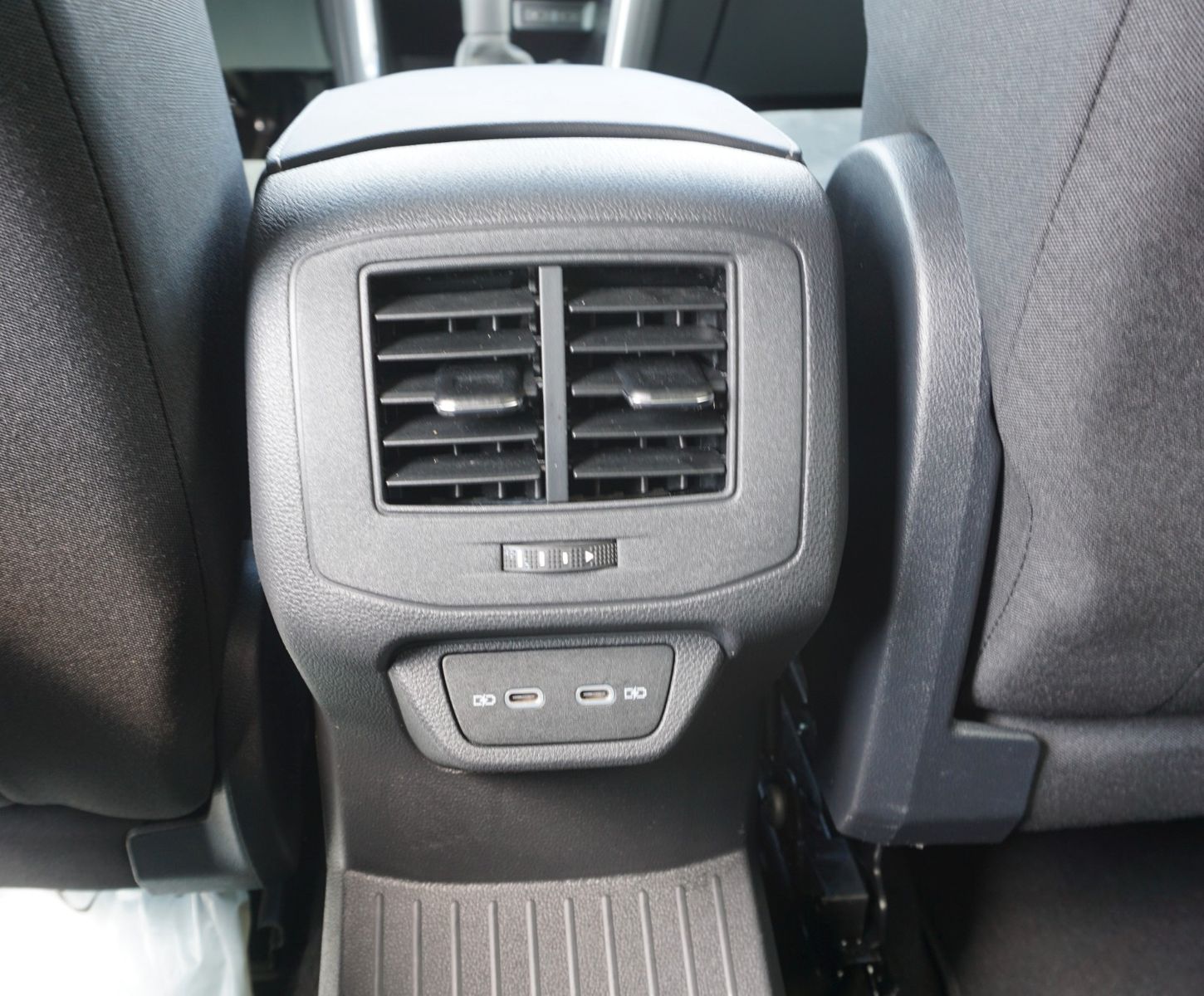 Fahrzeugabbildung Volkswagen T-Roc Style,DSG,Alcantara,LED Plus,Navi,IQ.Light