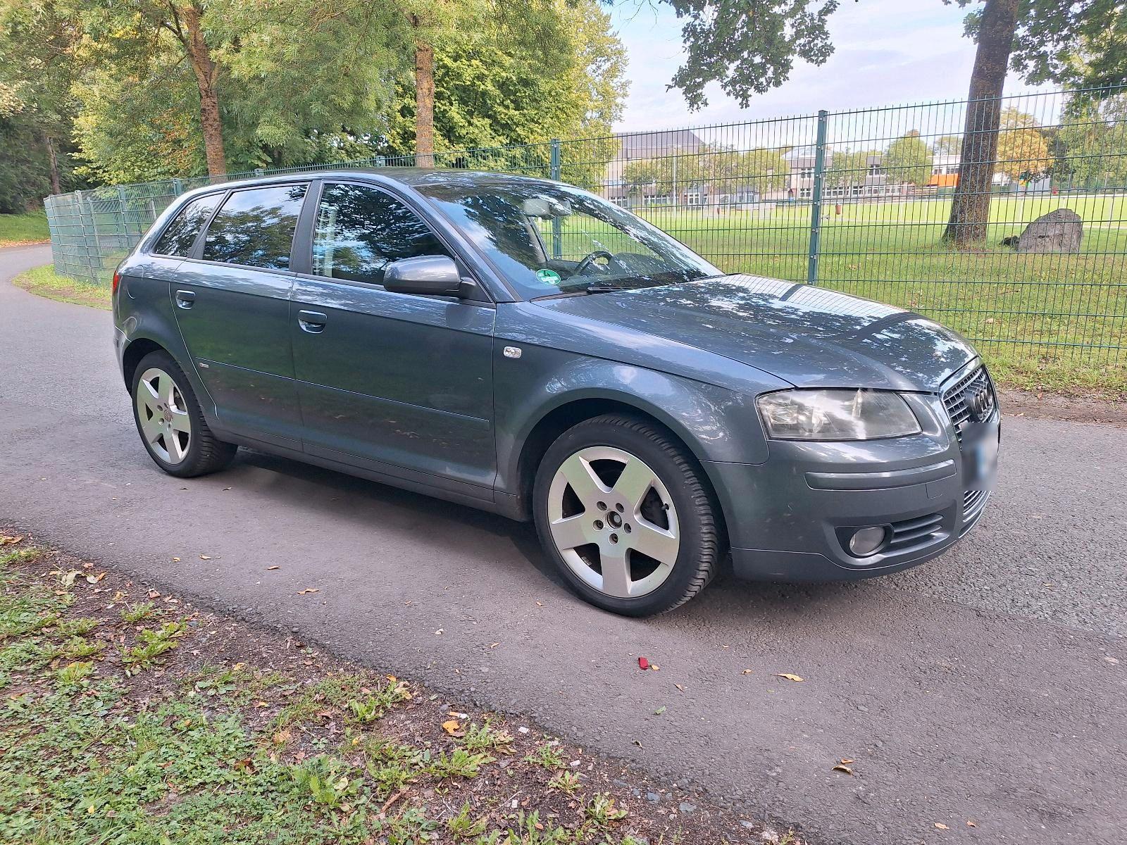 Audi A3 2006 — салон