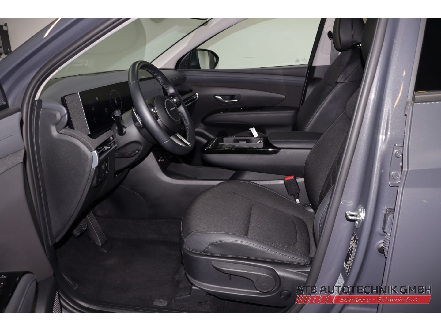 Fahrzeugabbildung Hyundai Tucson TREND PHEV 1.6 T-GDi 4WD 99,6% SOH Navi L