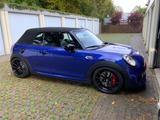 MINI John Cooper Works Cabrio John Cooper Works - blaue MINI John Cooper Works Cabrio
