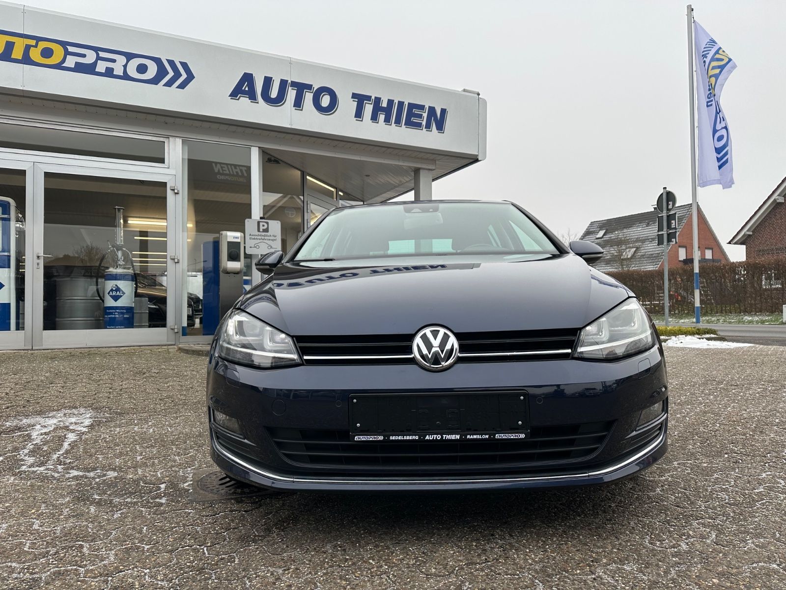 Fahrzeugabbildung Volkswagen Golf VII 1.6 TDI Allstar AHK/BiXenon/BT/GJR