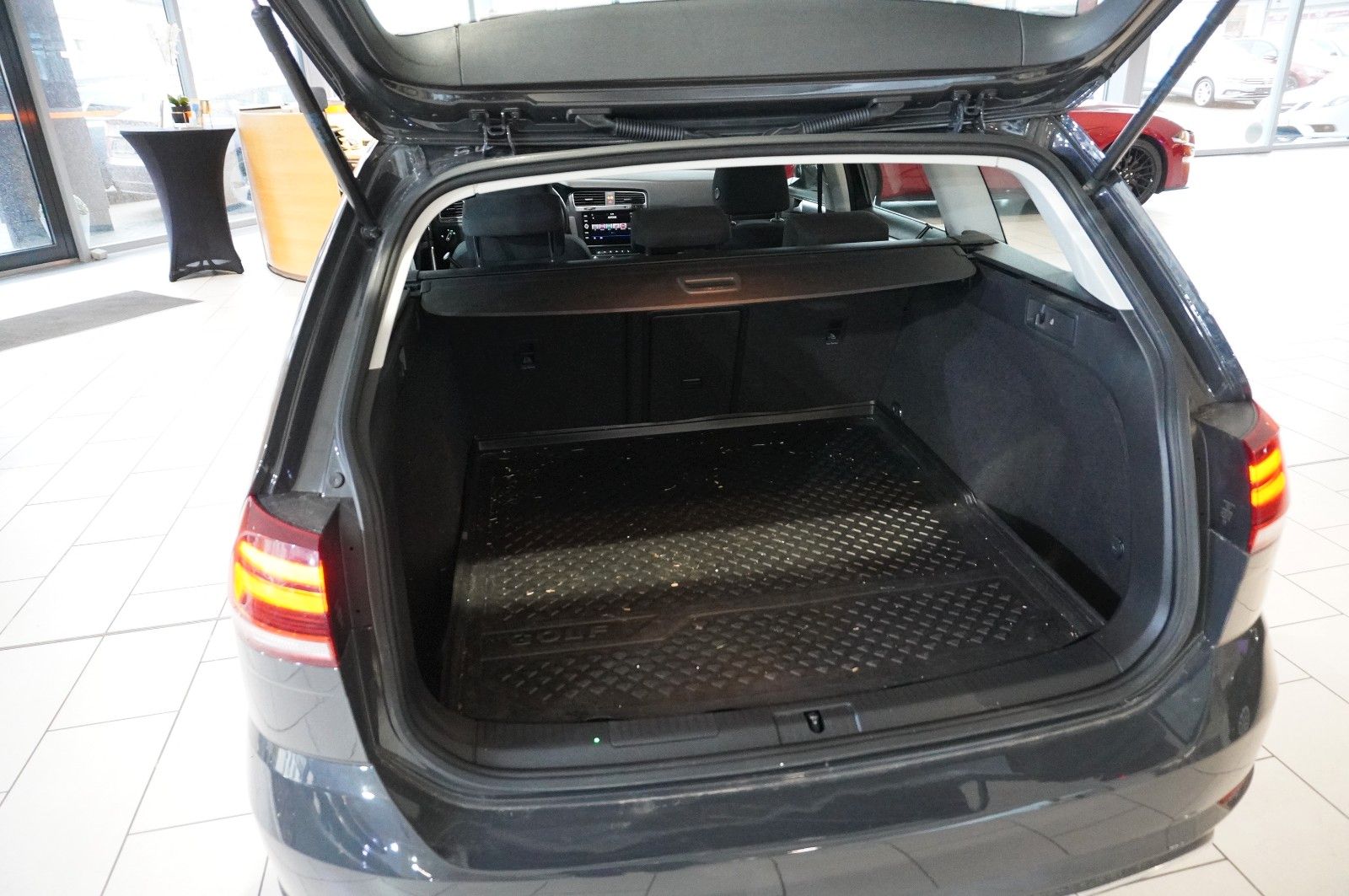 Fahrzeugabbildung Volkswagen Golf VII VARI. 2.0D COMFORT. 4M NAVI/KAMERA/AHK