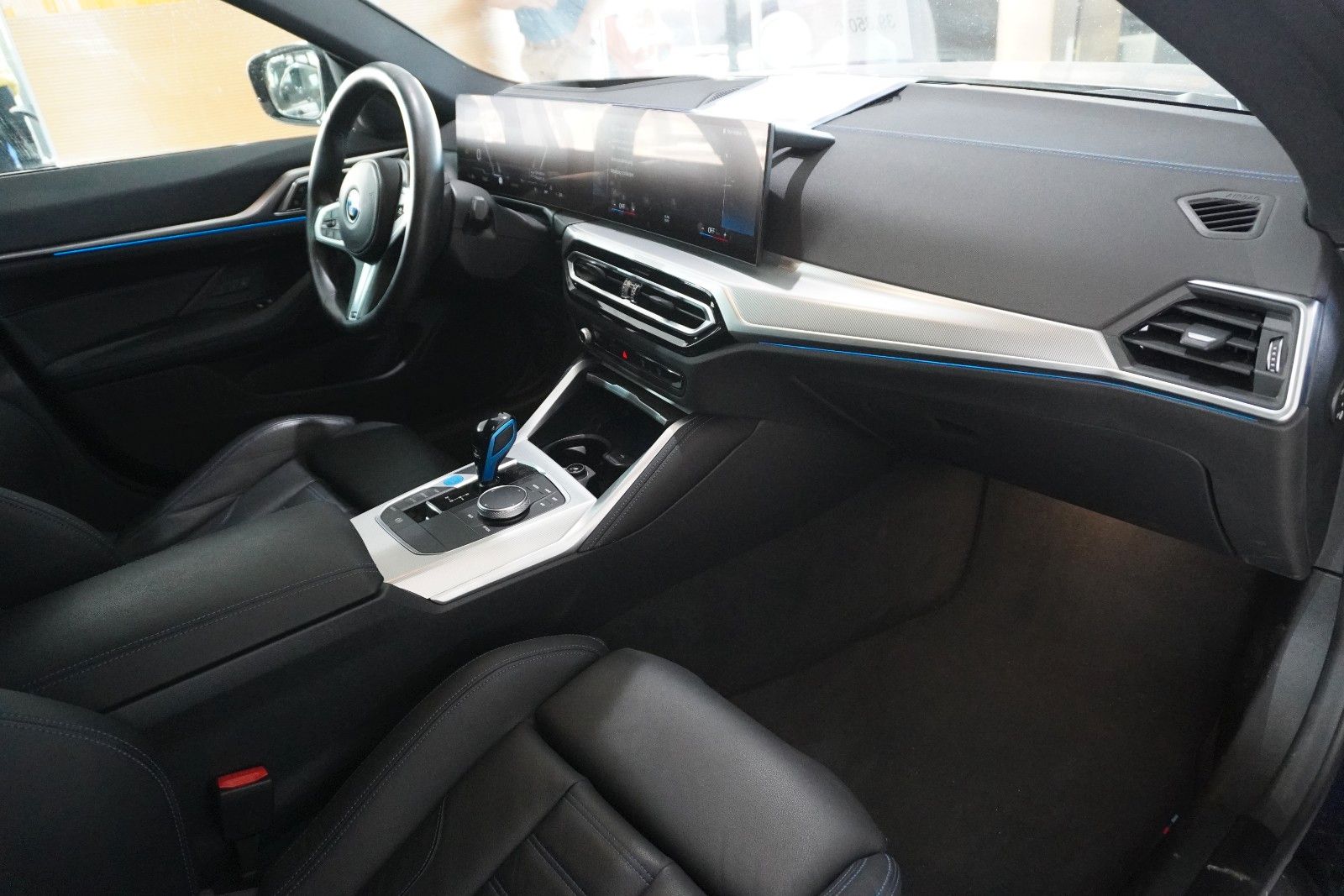 Fahrzeugabbildung BMW i4 Gran Coupe 40 eDrive M-SPORT NAVI/LED/360°/SH