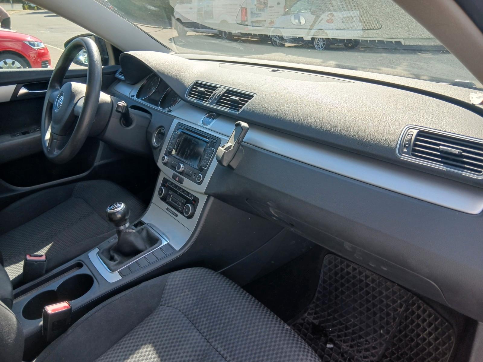 Volkswagen Passat 2011 — photo 12