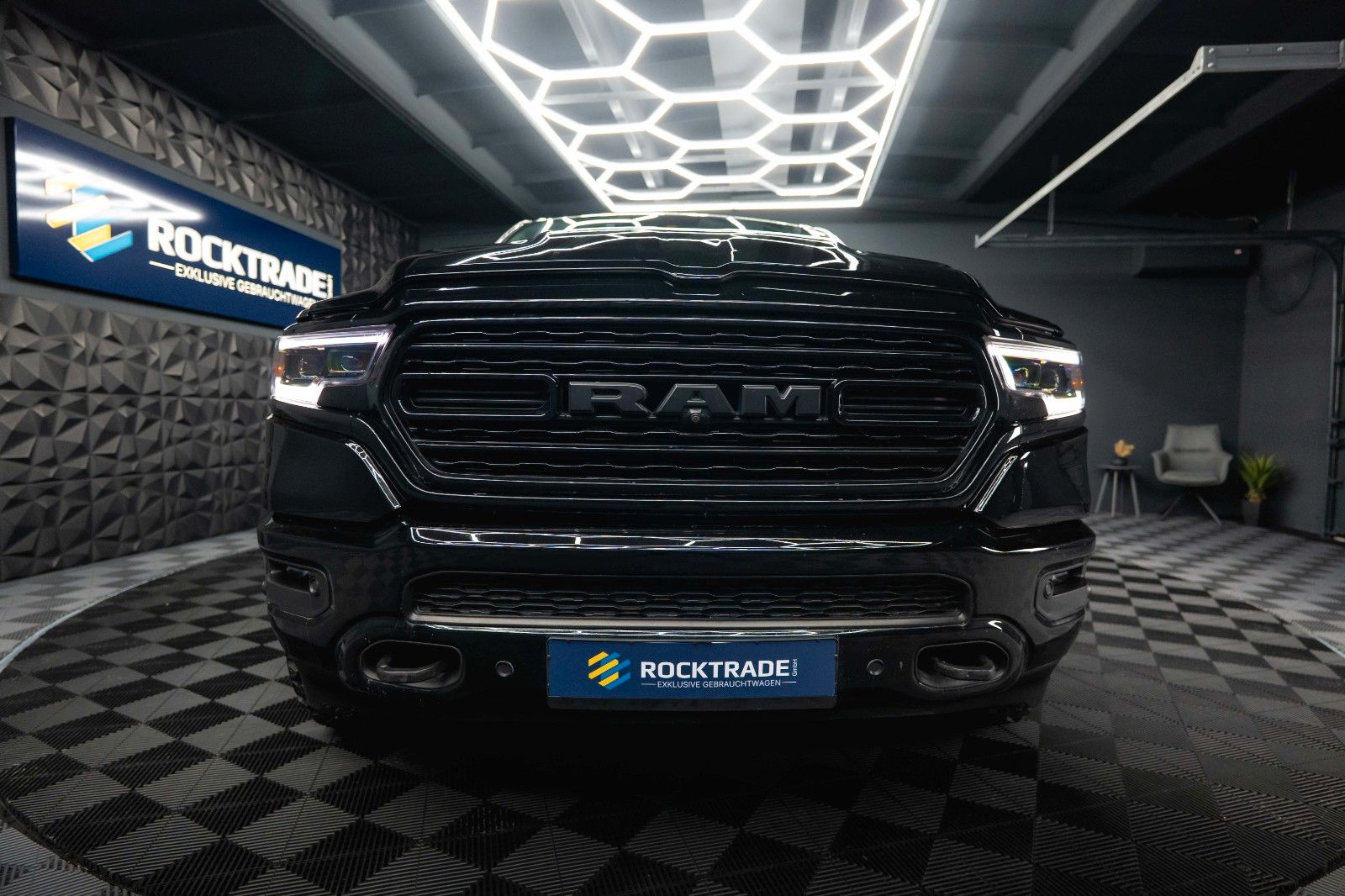 Fahrzeugabbildung Dodge RAM 5.7 V8 HEMI 4x4 Offroad BLACK EDITION  LPG