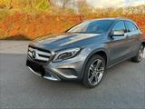 Mercedes-Benz Mercedes GLA 180 Navi / Xenon  / Schalter ... - Mercedes-Benz GLA 180: Limousine
