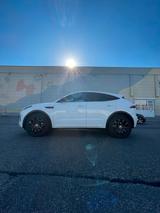 Jaguar E-Pace D240 Adaptives Fahrwerk, Sta... - mit Diesel-Antrieb: Adaptives Fahrwerk