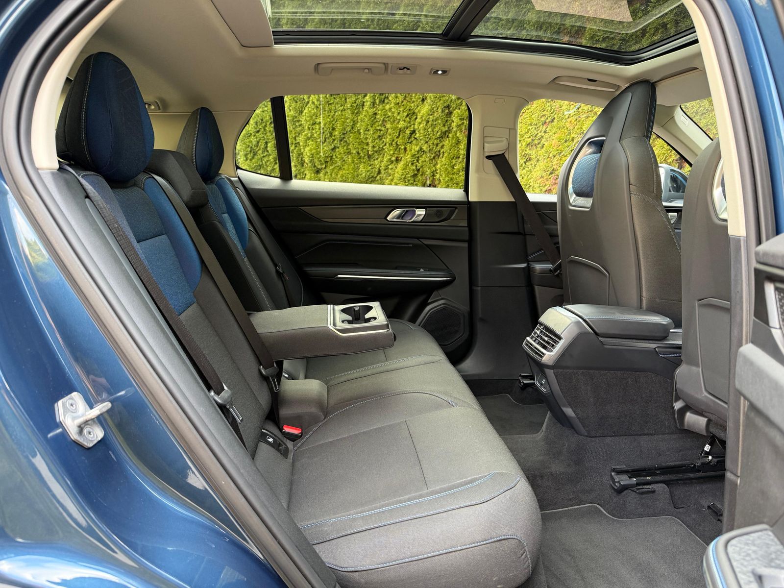 Fahrzeugabbildung Lynk&Co 01 1.5 T Aut PHEV PANO+LED+NAVI+ACC+MEMO+SHZ+360