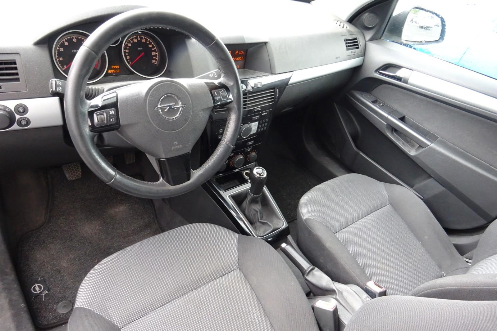 Opel Astra 2010 — photo 6