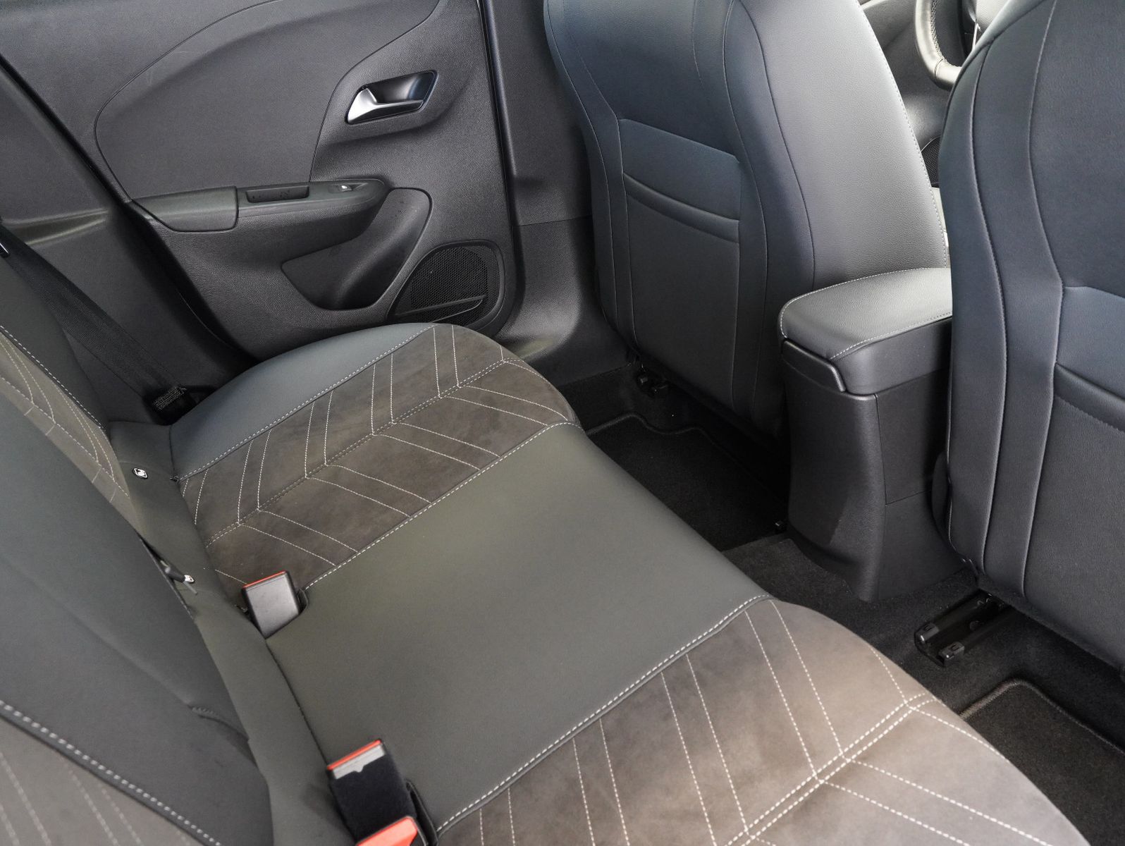 Fahrzeugabbildung Opel Corsa F e Ultimate CARPLAY/INTELLILUX/SOH