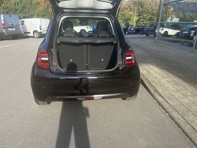 500e 3+1 3+1 42kWh KOMFORT-P. 16 ALU RFK360