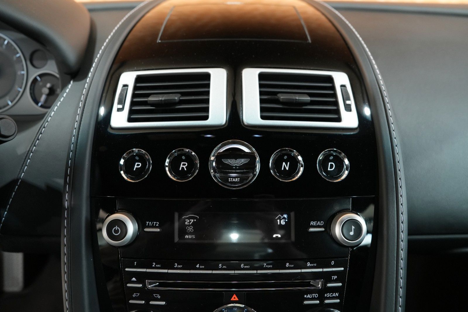 Fahrzeugabbildung Aston Martin DBS 6.0 Touchtronic V12 " Casino Royal " Carbon