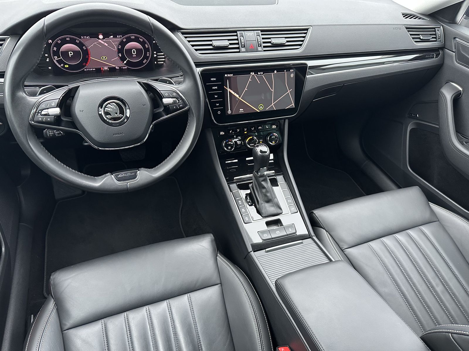 Fahrzeugabbildung SKODA Superb Combi 2.0 TSI DSG L&K NAV+LED+KAM+19ZO+VC