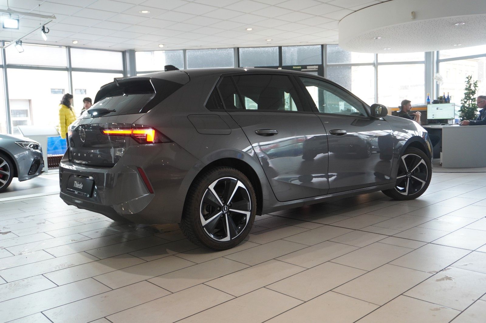 Fahrzeugabbildung Opel Astra L Lim. 1.6 HYBRID BUSINESS NAVI/LED/KAMERA