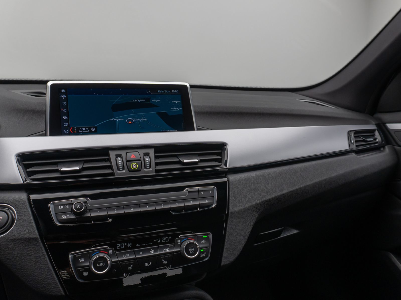 Fahrzeugabbildung BMW X1 sD18d Parkassist DAB Navi DrivAssis PDC Sport