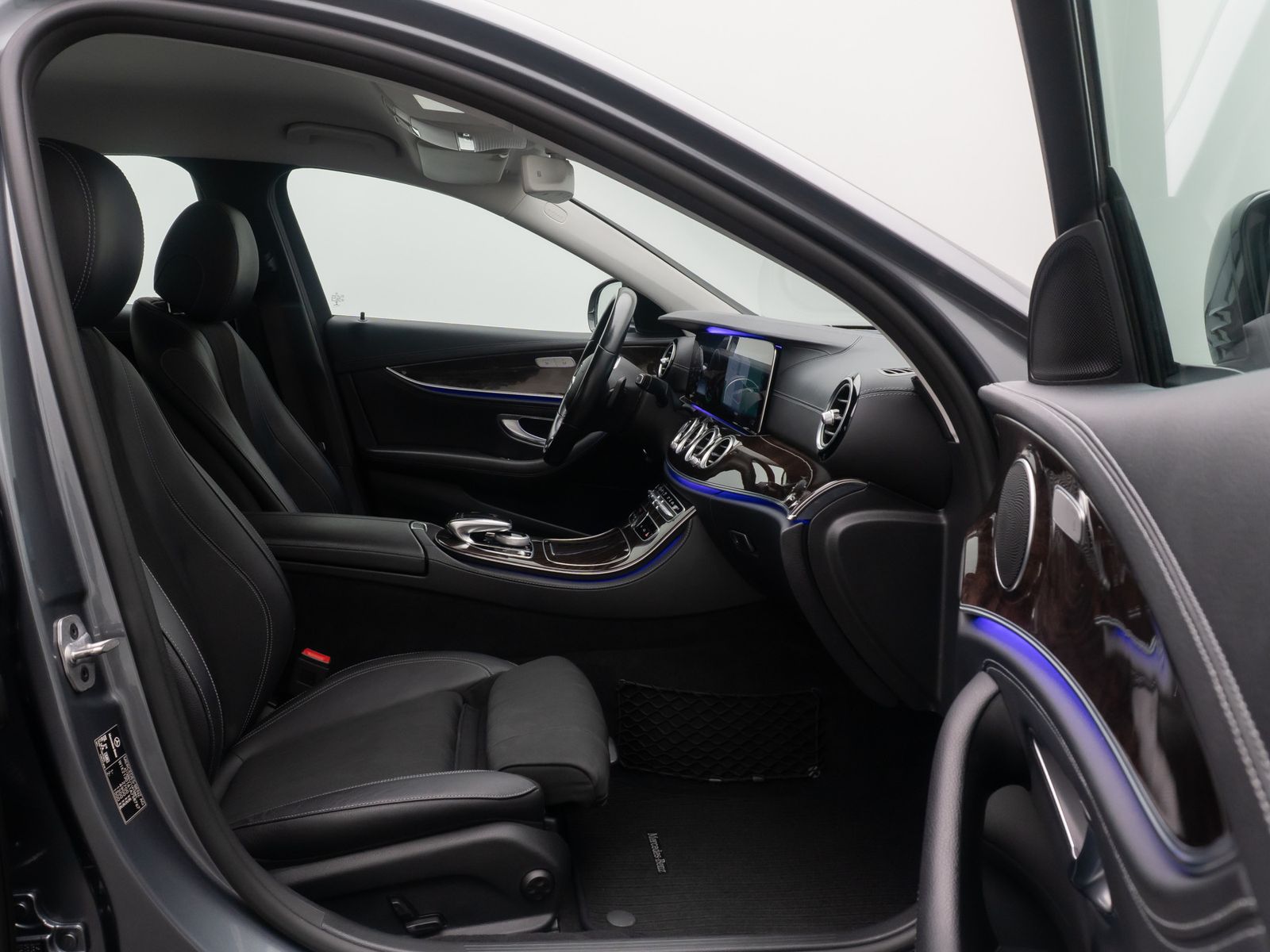 Fahrzeugabbildung Mercedes-Benz E 300 de Widscreen 360&deg; DAB AHK FahrAss HiFi 18"