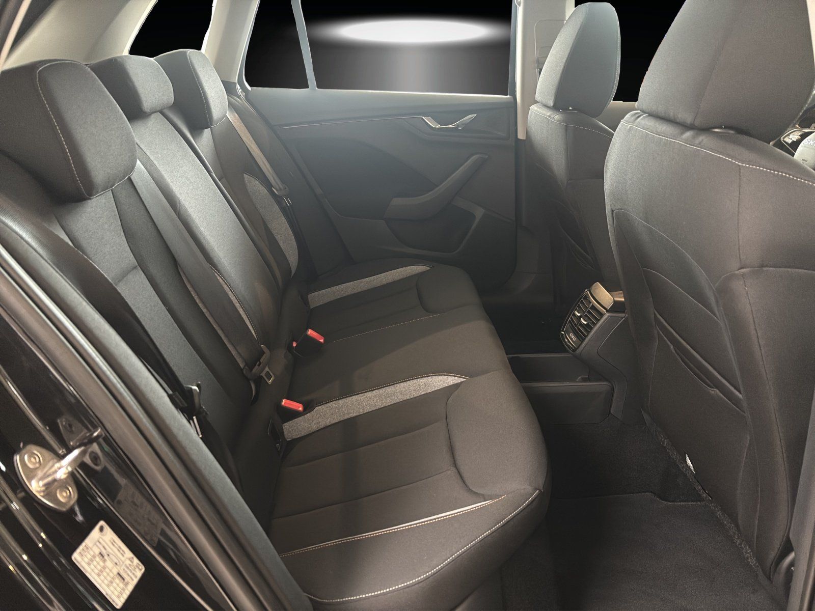 Fahrzeugabbildung SKODA Kamiq Tour 1,0 TSI 85 kW DSG