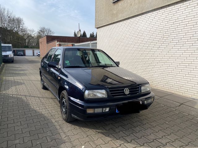 Volkswagen Vento TÜV BIS 4.23 1.HAND