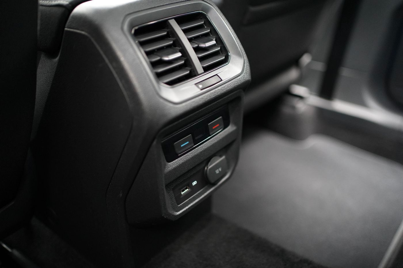 Fahrzeugabbildung Volkswagen Tiguan 1.4 TSI Comfortline Navi+Einparkhilfe+ACC