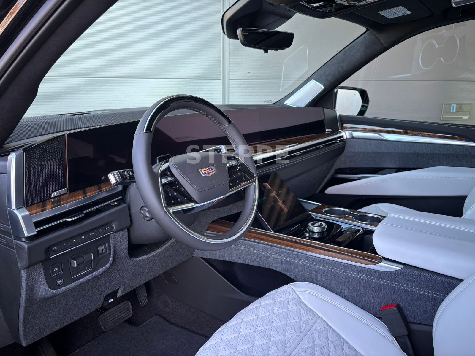 Cadillac Escalade MY26 6.2 V8 Platinum Luxury24"ABV SHEER