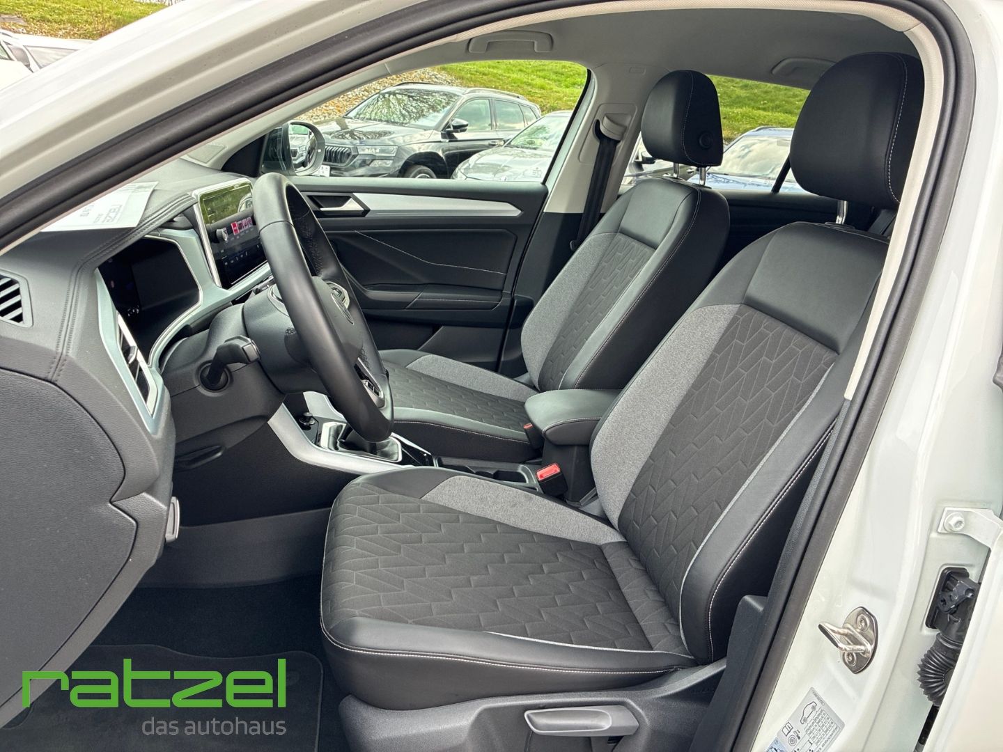 Fahrzeugabbildung Volkswagen T-Roc Goal 1.5 Life 110 TSI LED ACC Travel Assis