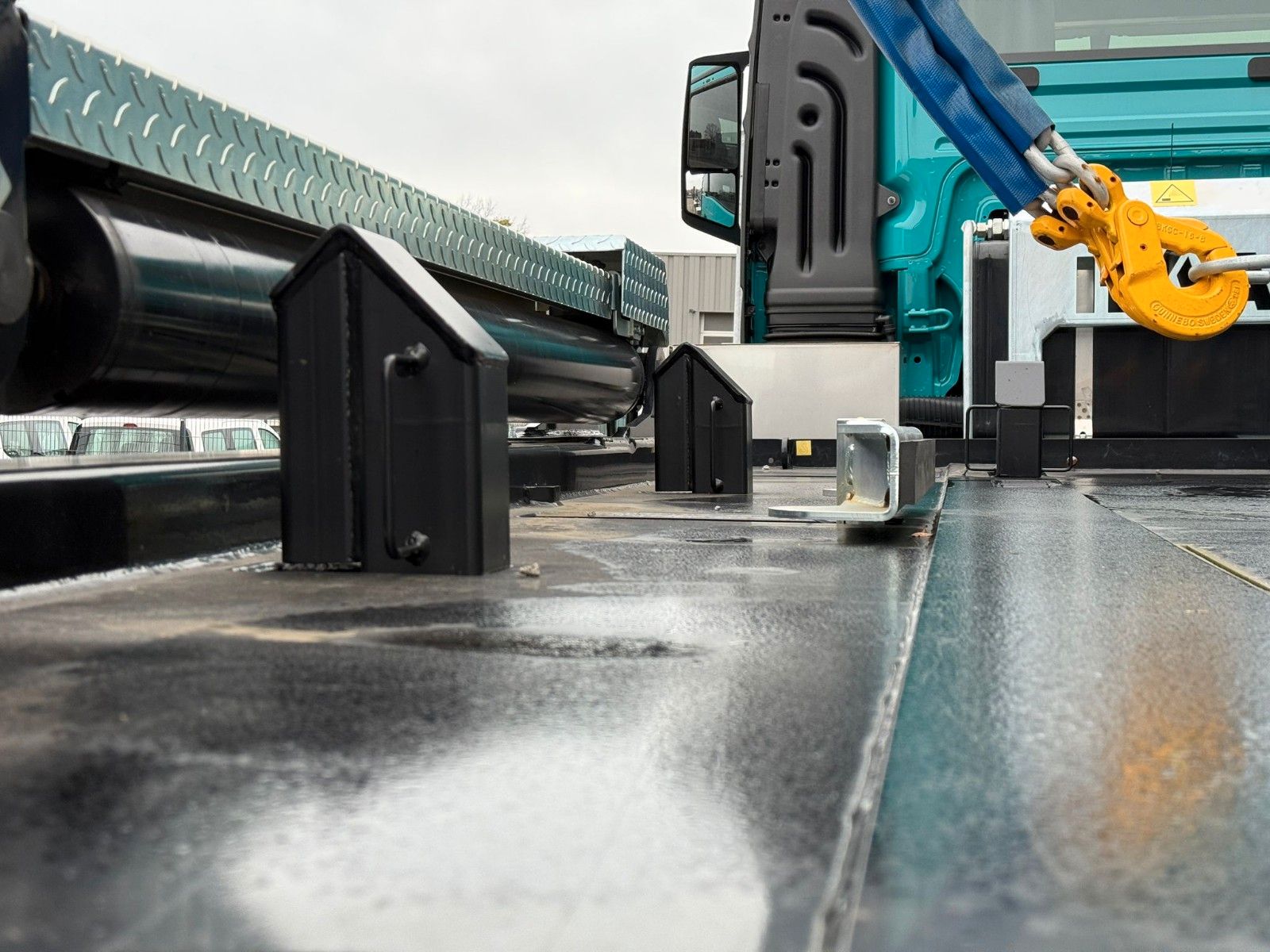 Fahrzeugabbildung MAN TGS 26.520 Absetzkipper HYVA 18 TAZ / Funk / 6x4