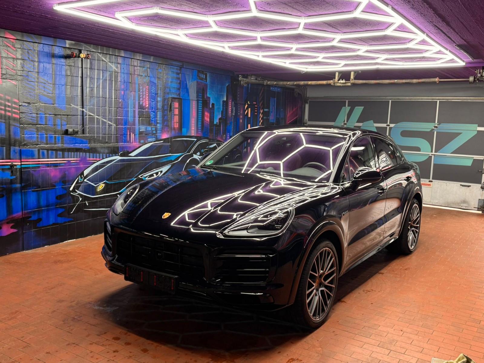 Porsche Cayenne Coupe E-Hybrid Platinum Edition