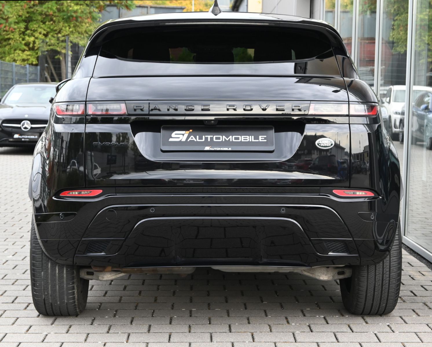 Fahrzeugabbildung Land Rover Range Rover Evoque D200 R-DYNAMIC SE AWD °BLACK°
