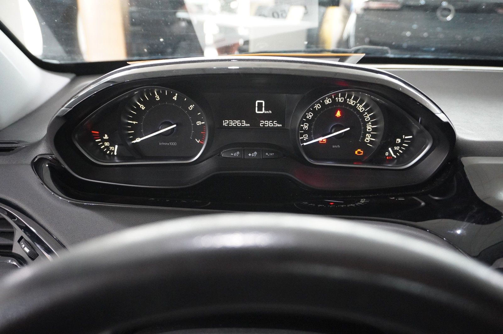 Fahrzeugabbildung Peugeot 208 LIM. 1.2 ACTIVE NAVI/LED/KLIMA/SHZ/PDC/TEMP