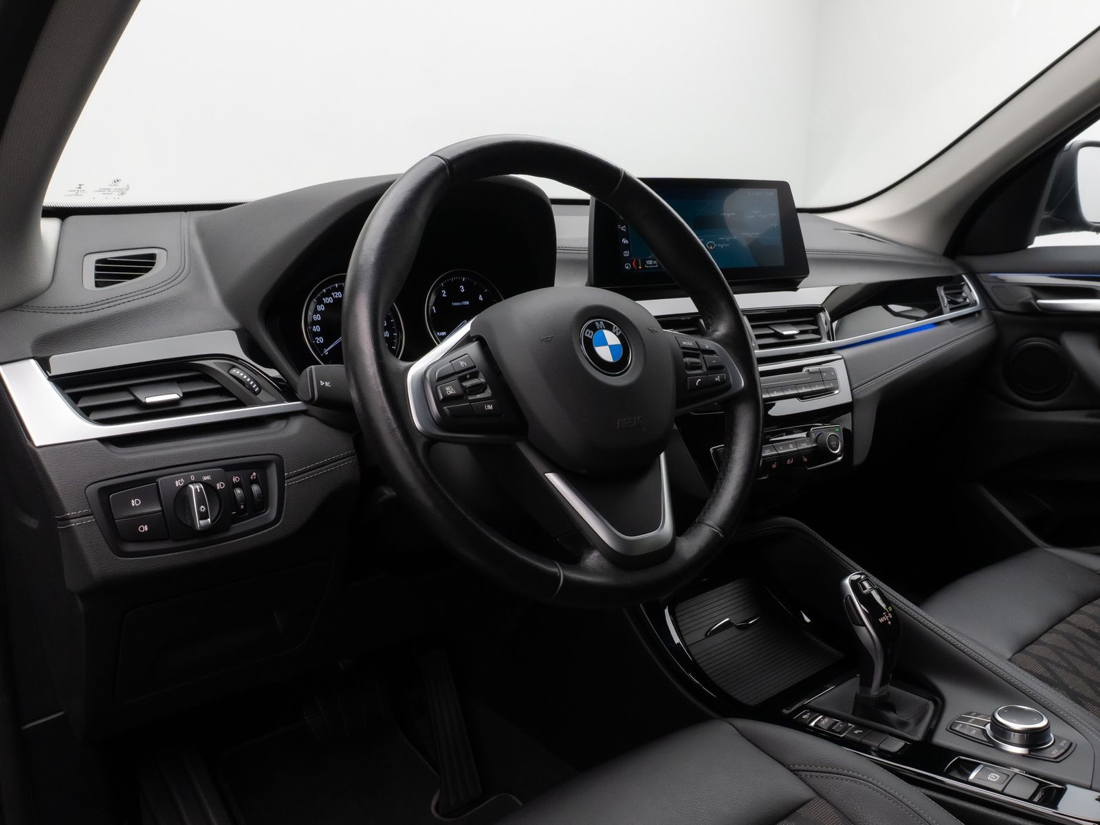 Fahrzeugabbildung BMW X1 sD18d xLine Parkassist HUD DAB Lenkrhzg Alarm