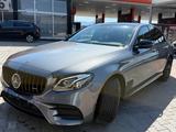 Mercedes-Benz E 400 d 4MATIC AMG-Line - Mercedes-Benz E 400 mit Diesel-Antrieb: Grau, Limousine