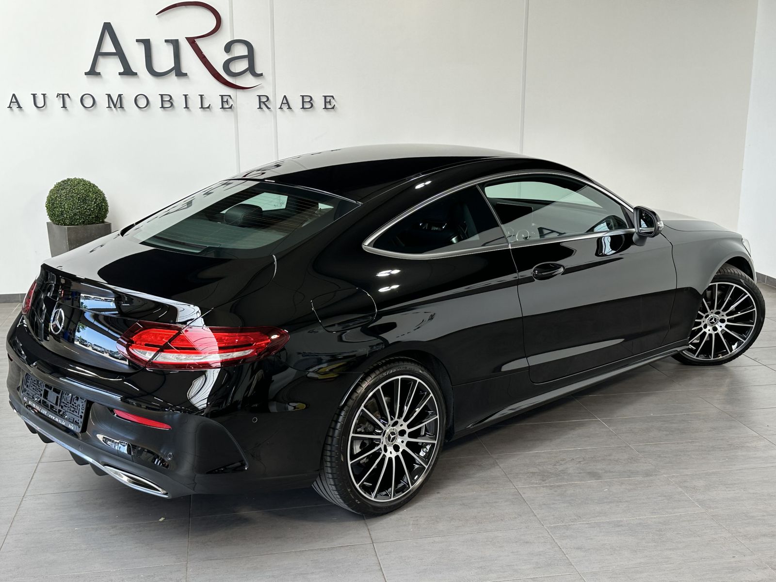 Fahrzeugabbildung Mercedes-Benz C 300 4M AMG-Line NAV+LED+KAMERA+CARPLAY+19ZO+1H