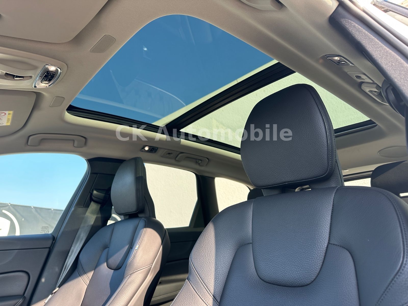 Fahrzeugabbildung Volvo XC60 B4 Momentum Pro AWD/Navi/Leder/Pano/LED/Kam