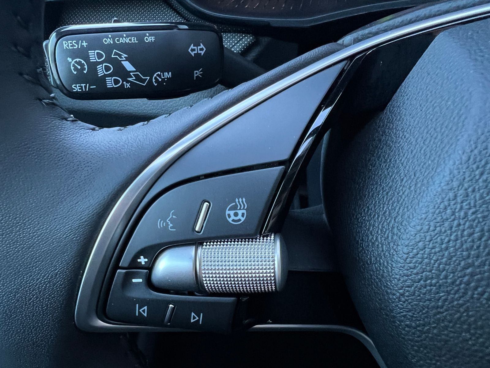 Fahrzeugabbildung SKODA Fabia Selection 1.0 TSI DSG *LED, KESSY, Rückfah