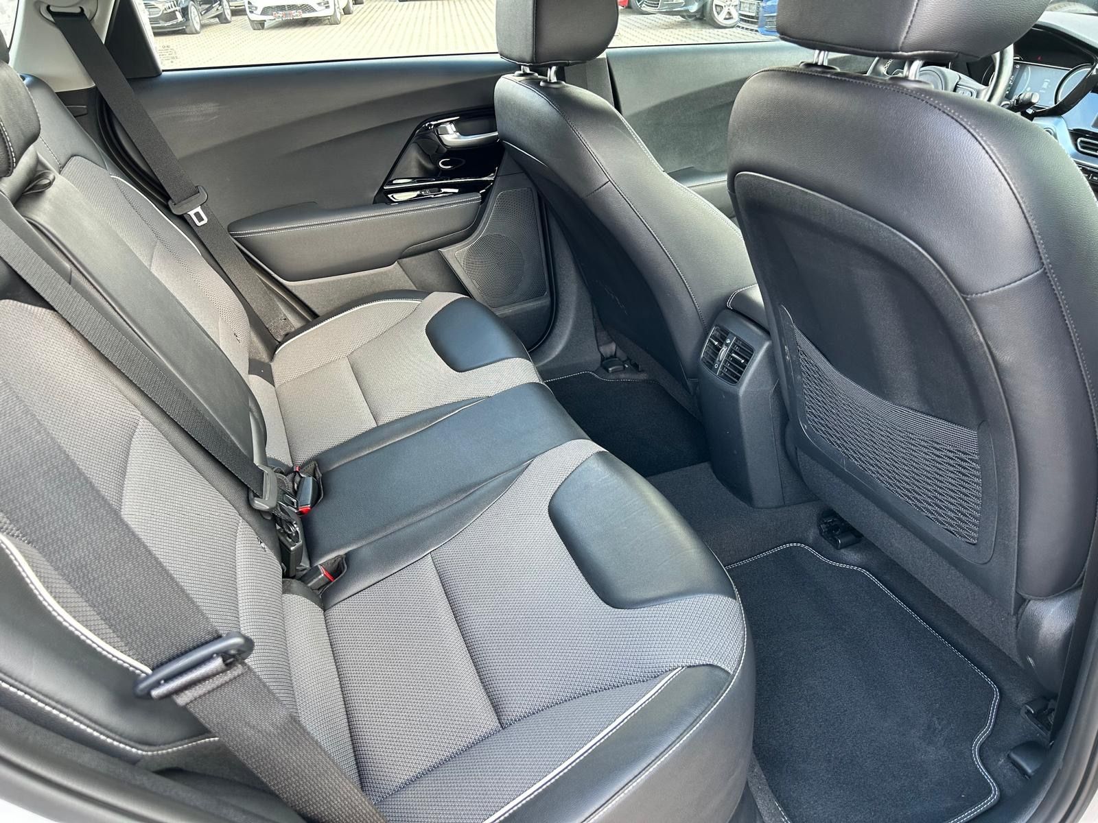 Fahrzeugabbildung Kia e-Niro°64 kWh°Leder°CCS°Kamera°1.Hand
