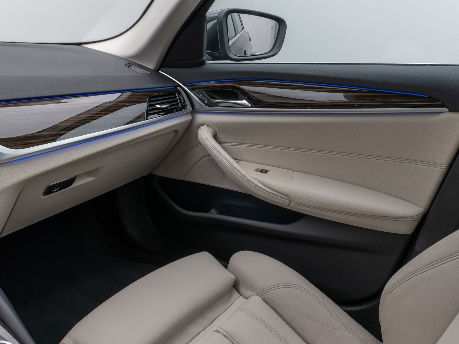 Fahrzeugabbildung BMW 540i xD Panorama 360°DAB Fernlichtassist Sport