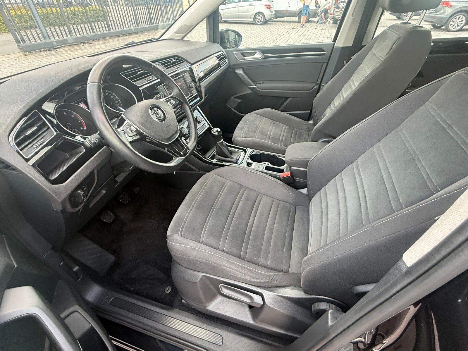 Fahrzeugabbildung Volkswagen Touran Highline BMT/Start-Stopp