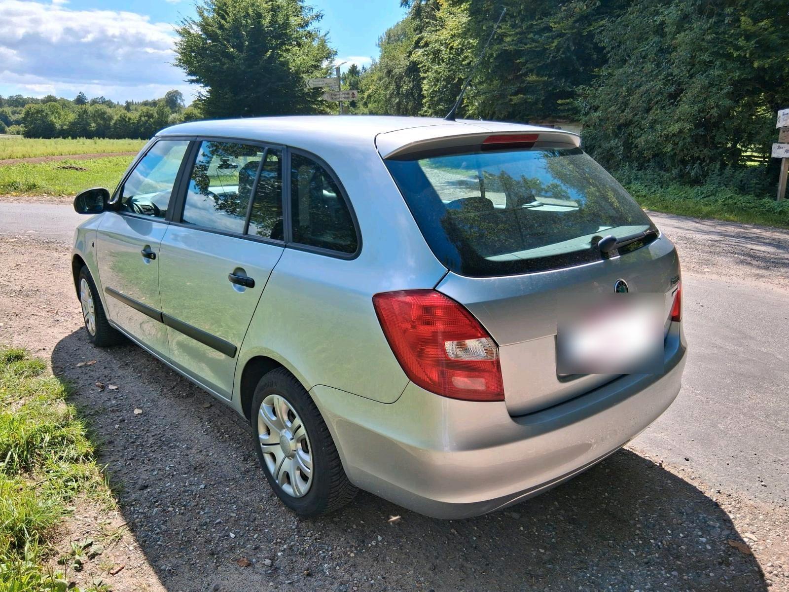 Skoda Fabia 2011 — engine 90 HP (66kW)