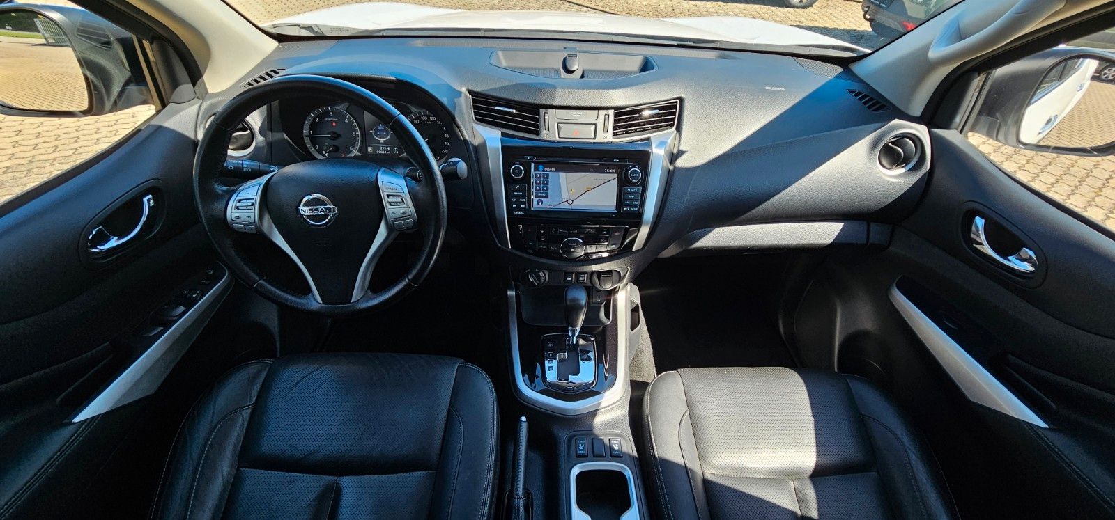 Fahrzeugabbildung Nissan Navara NP300 Tekna Double Cab 4x4