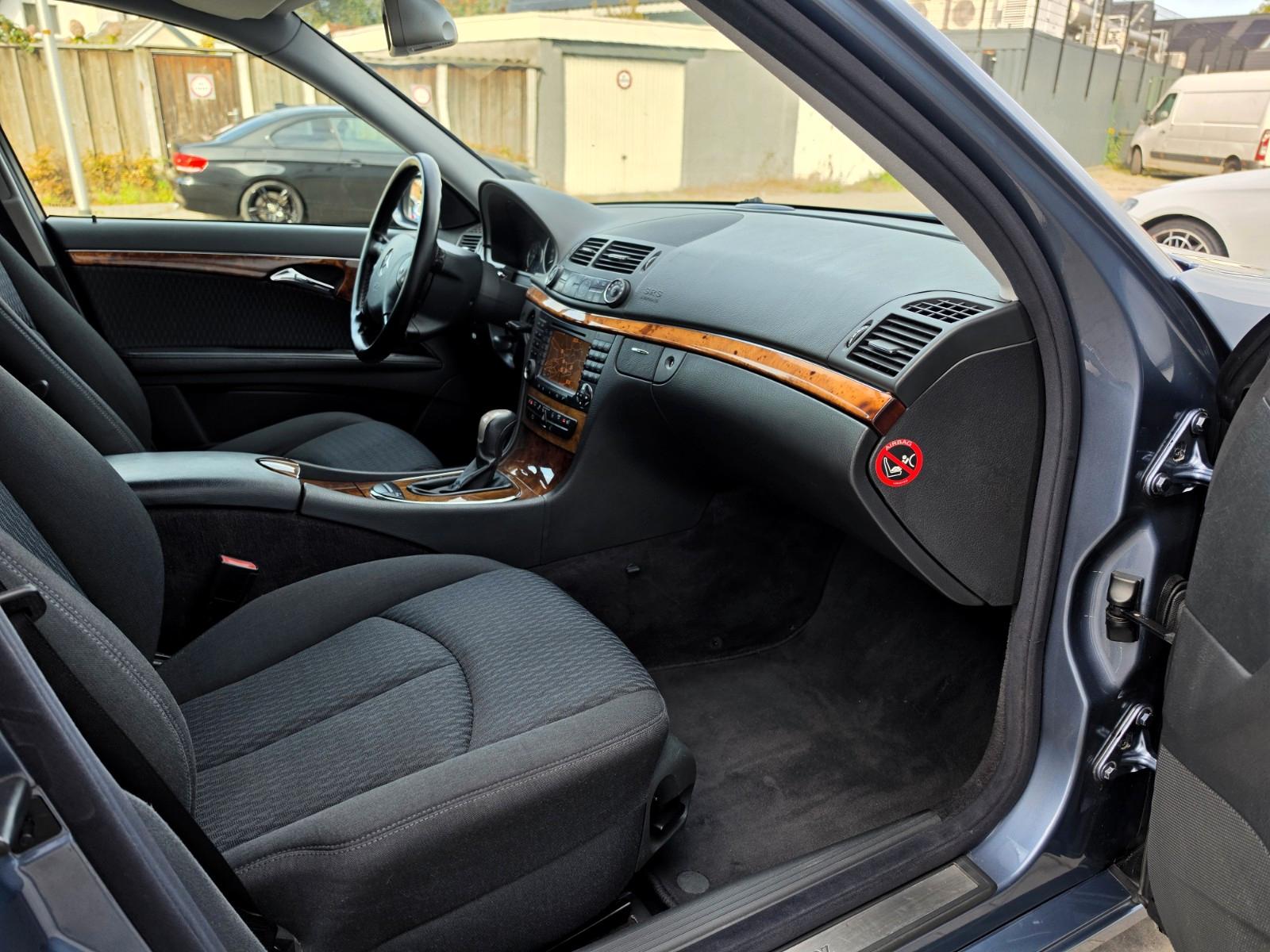 Mercedes-Benz E200 2004 — photo 14