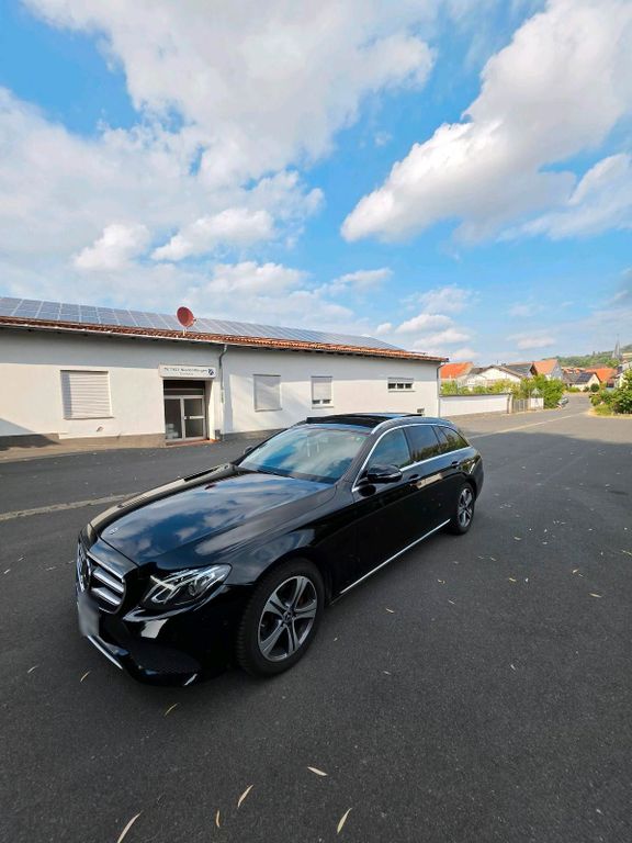 Image of Mercedes-Benz E 200