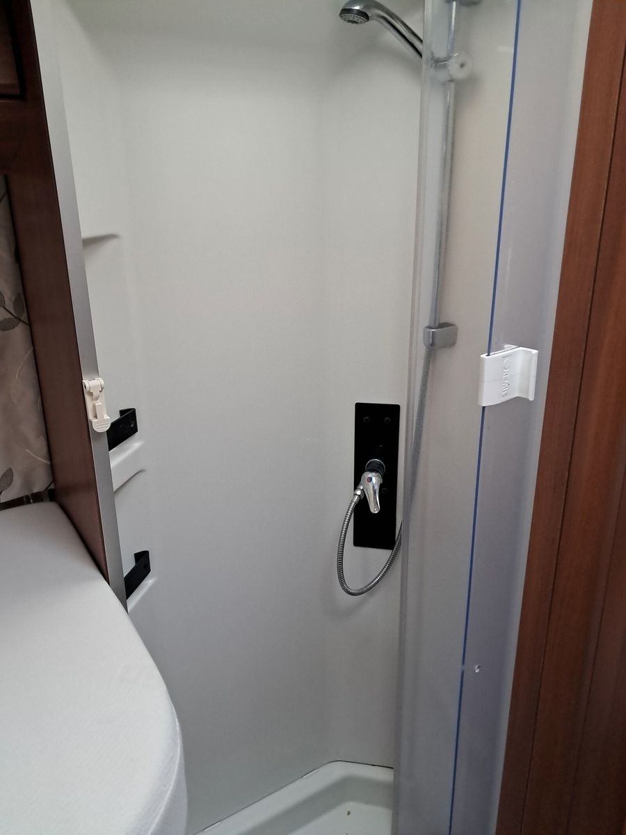 Fahrzeugabbildung Carthago chic e-line I 50 Yachting Solar, TV, Luftfederun