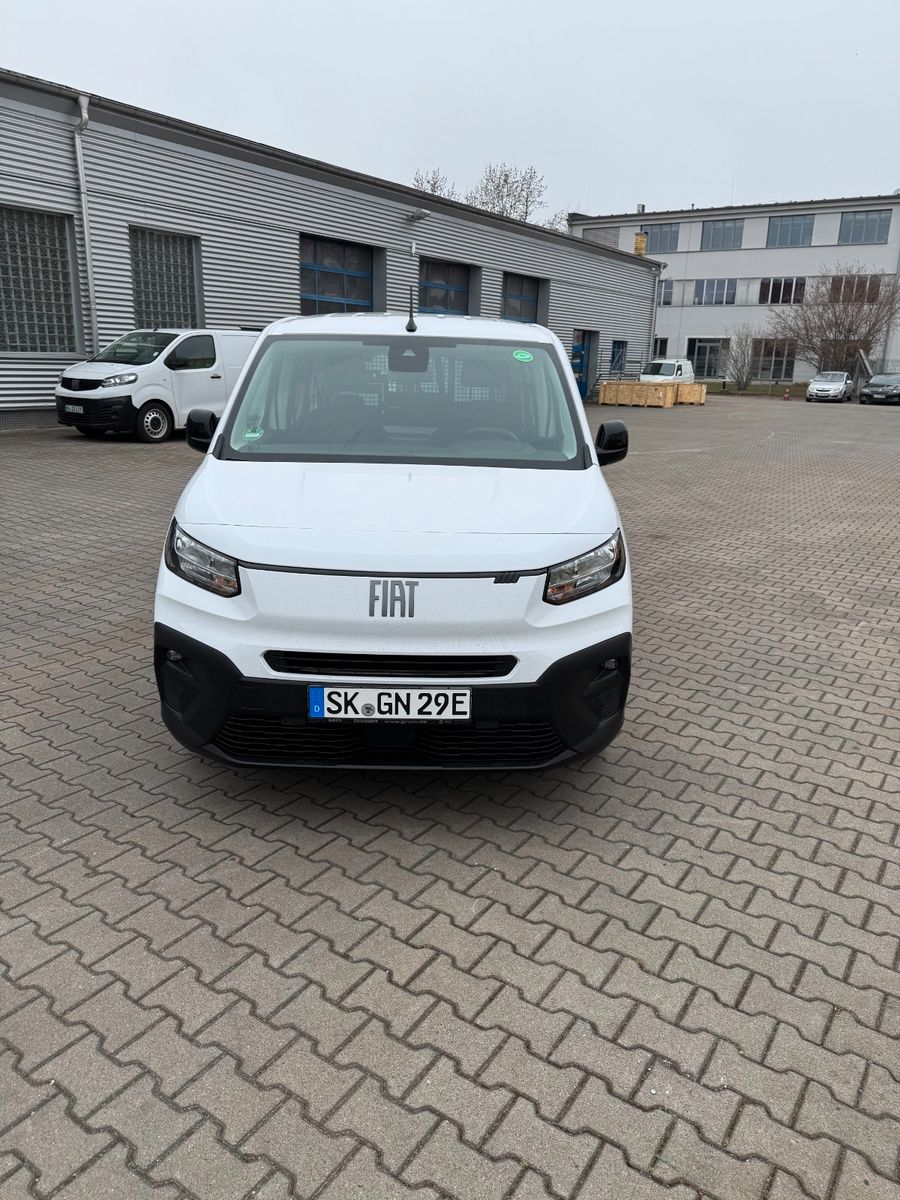 Fahrzeugabbildung Fiat e-Doblò L2 Multicab 50kWh 100kW