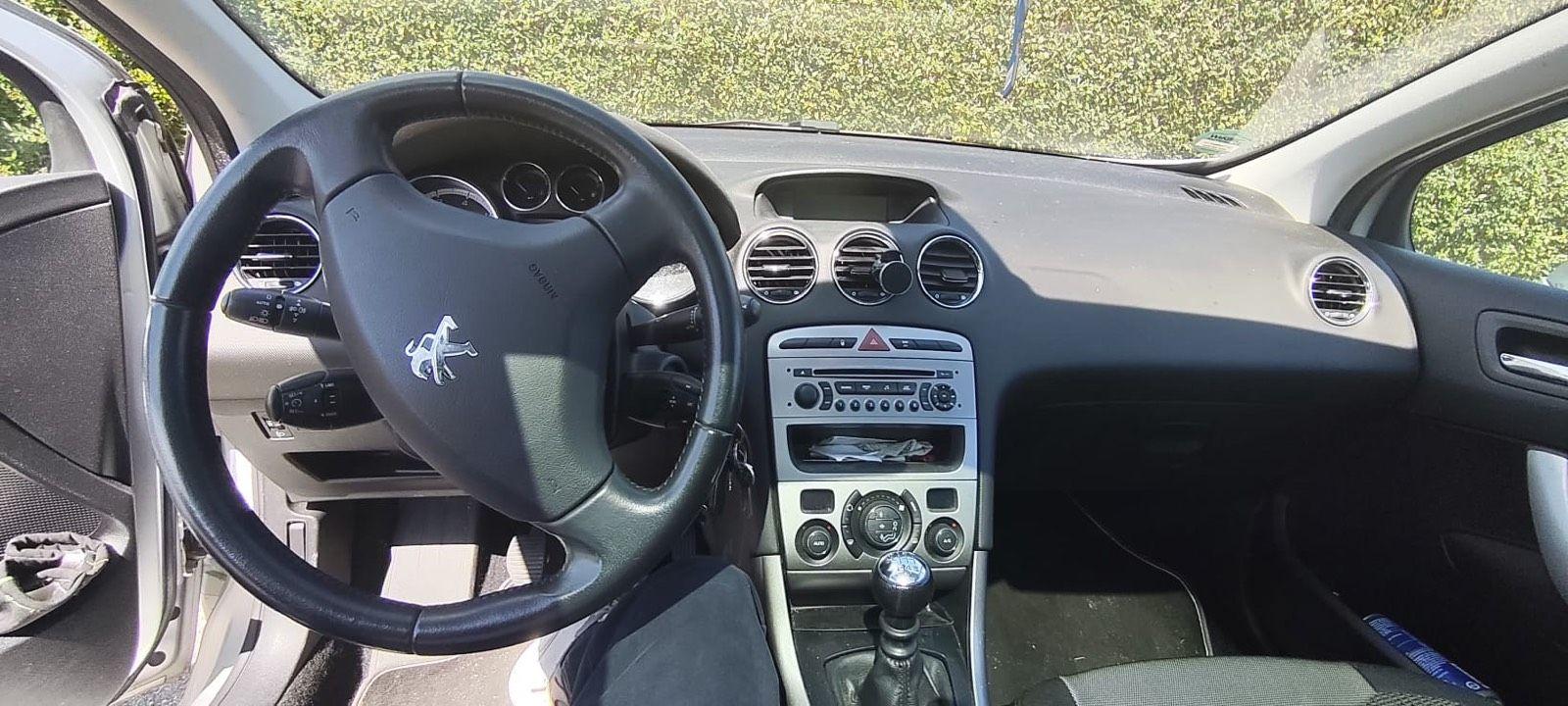 Peugeot 308 2012 — photo 12